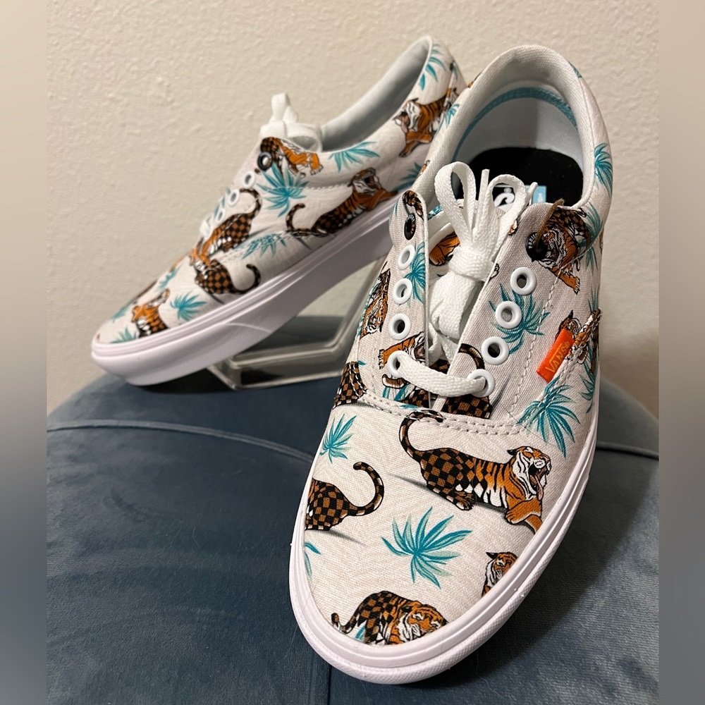 Bran new Vans comfycush Limited edition